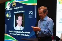 Docente da UFSCar recebe Prêmio Otto Gottlieb 2025 da SBQ